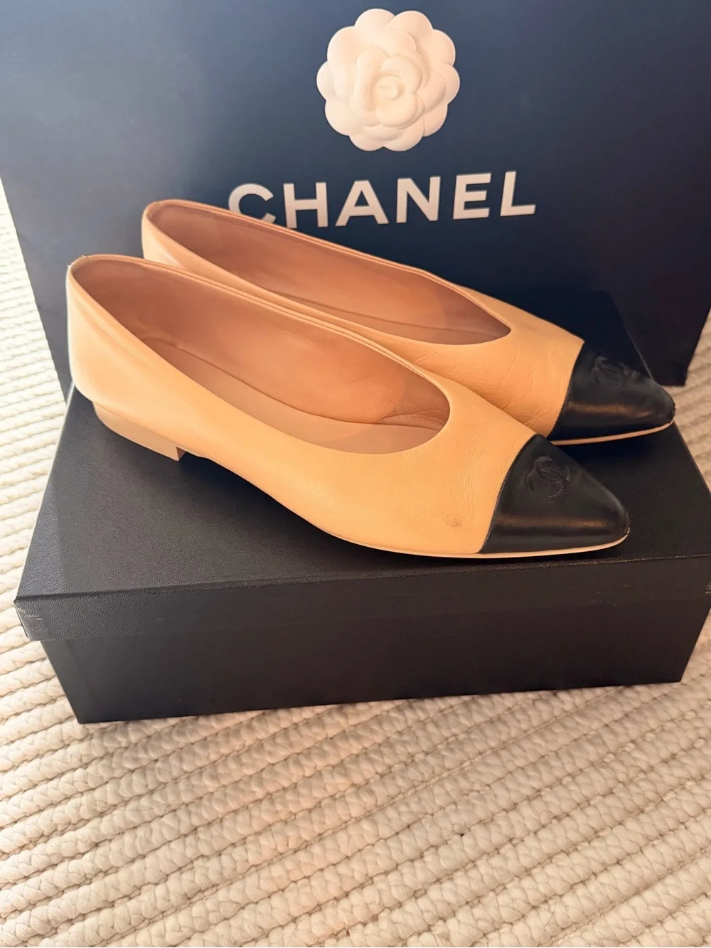 CHANEL Lambskin Beige Leather Flats with Black Cap Toe sz 40